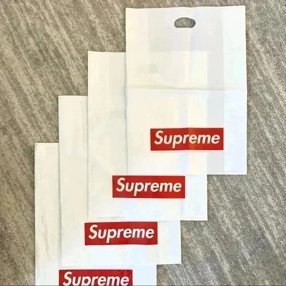 New Authentic Supreme NYC Retail Shopping - Picture 4 of 5